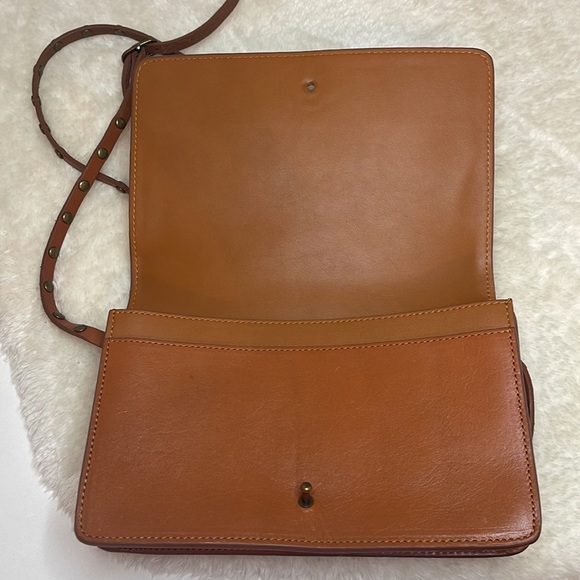 Seven Hills Kyara Light Brown Leather Crossbody Adjustable Strap Purse - Picture 8 of 13